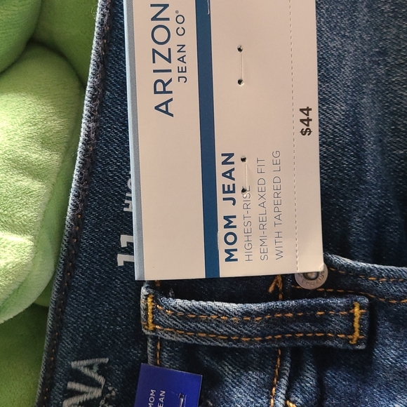 NWT Arizona Destroyed Mom Jeans 11 - Picture 5 of 7